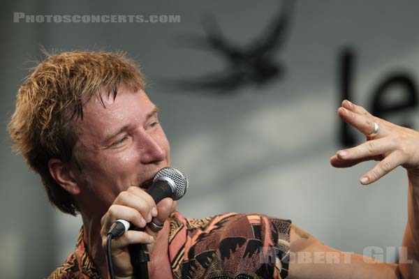 ZITA SWOON - 2006-07-20 - PARIS - Paris Plage (Pont de Sully) - 